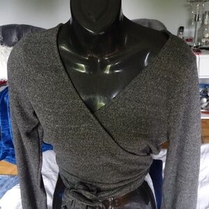 NO COMMENT NY.LA CROPPED LIGHTWEIGHT SWEATER